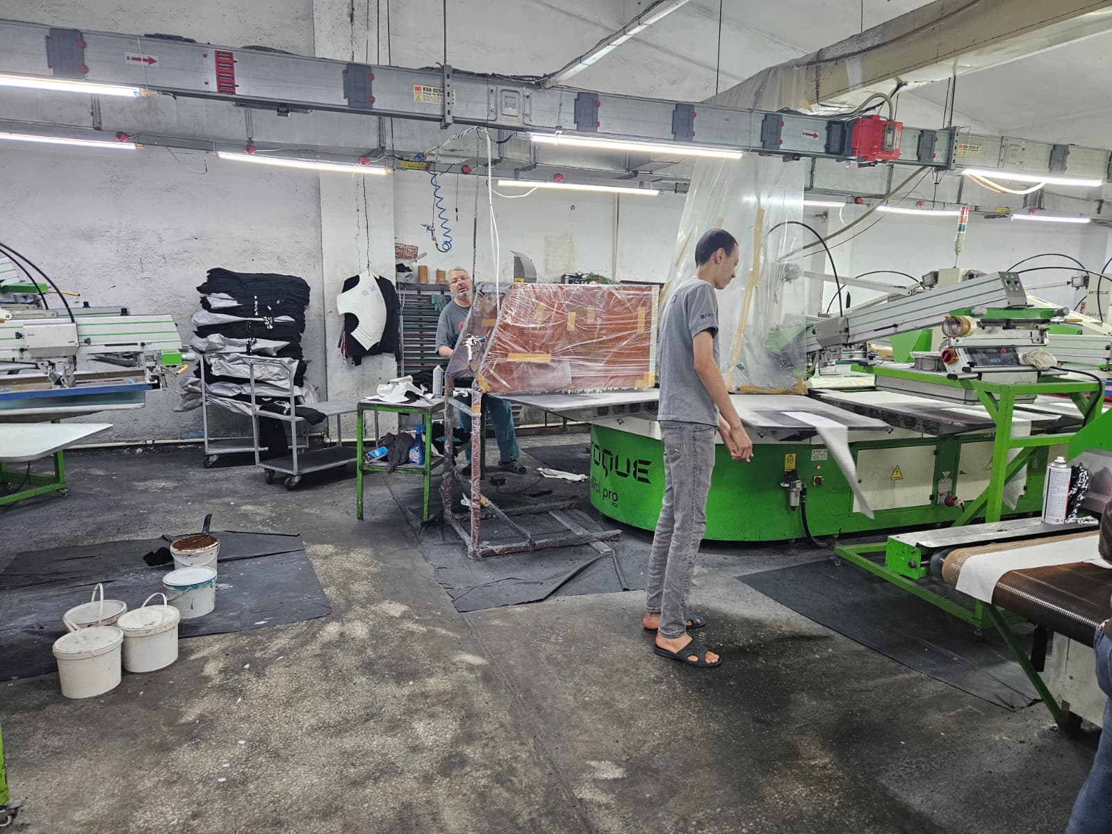 Hisar Emprime üretim ekibi ve baskı alanı